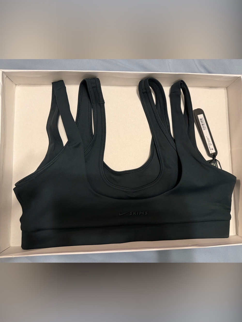 NikeSKIMS Matte
Women's Double-Strap Scoop Bra - Dark teal.